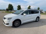 Used 2017 Chrysler Pacifica Touring-L image 4