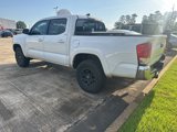 Used 2017 Toyota Tacoma 2WD Double Cab image 2