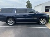 Used 2017 Cadillac Escalade ESV Luxury image 2
