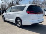 Used 2022 Chrysler Pacifica Touring-L w/ Uconnect Theater Family Group image 3