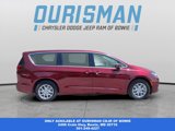 Used 2023 Chrysler Pacifica Touring-L image 2