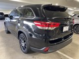 Used 2017 Toyota Highlander SE image 3