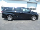Used 2022 Toyota Sienna XLE image 2