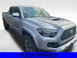 Used 2018 Toyota Tacoma TRD Sport image 4