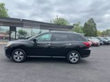 Used 2017 Nissan Pathfinder SV image 3