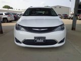 Used 2017 Chrysler Pacifica Limited image 2