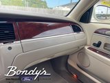 Used 2005 Lincoln Town Car Signature image 6