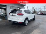Used 2020 Nissan Rogue SV image 2