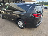 Used 2023 Chrysler Pacifica Touring-L image 5