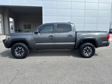Used 2017 Toyota Tacoma TRD Off-Road image 2
