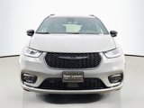 New 2025 Chrysler Pacifica Limited image 2
