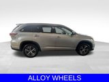 Used 2016 Toyota Highlander XLE image 3