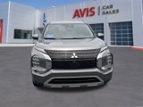 Used 2023 Mitsubishi Outlander SE image 2
