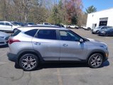 Used 2022 Kia Seltos SX w/ Sunroof Package image 2