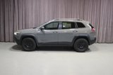 Used 2019 Jeep Cherokee Trailhawk image 2
