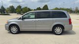 Used 2016 Chrysler Town & Country Touring w/ Driver Convenience Group image 5