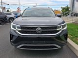 Certified 2022 Volkswagen Taos SEL w/ Panoramic Sunroof Package image 2