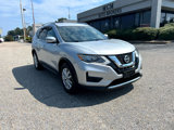 Used 2017 Nissan Rogue SV image 2