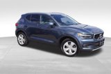 Used 2022 Volvo XC40 T5 Momentum image 3