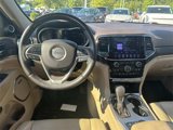 Used 2019 Jeep Grand Cherokee Overland image 2