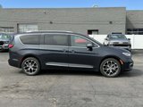 Used 2021 Chrysler Pacifica Limited w/ Uconnect Theater Family Group image 2