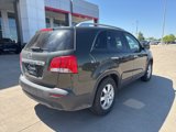 Used 2012 Kia Sorento LX w/ Convenience Pkg image 2