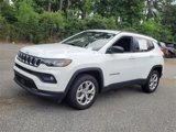 Used 2024 Jeep Compass Latitude image 3