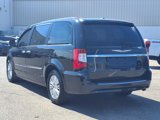 Used 2016 Chrysler Town & Country Touring-L image 4