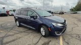 Used 2017 Chrysler Pacifica Touring-L image 2