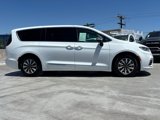 Used 2023 Chrysler Pacifica Limited image 3