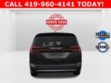 Used 2022 Chrysler Pacifica Touring-L image 6