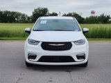 Used 2023 Chrysler Pacifica Touring-L image 2