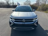 Certified 2022 Volkswagen Taos SEL w/ Panoramic Sunroof Package image 2