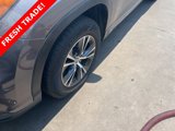 Used 2016 Toyota Highlander XLE image 3
