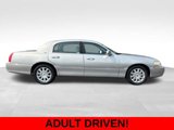 Used 2006 Lincoln Town Car Signature Limited image 2