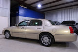 Used 2010 Lincoln Town Car Signature Limited image 2