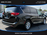 Used 2018 Chrysler Pacifica Touring-L image 6