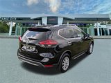 Used 2020 Nissan Rogue SV image 3