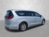 Used 2023 Chrysler Pacifica Touring-L image 4