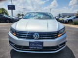 Used 2018 Volkswagen Passat 2.0T SE image 2