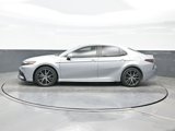 Used 2022 Toyota Camry SE image 3