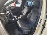 Used 2021 Volvo XC40 T4 Momentum image 4
