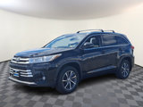 Used 2017 Toyota Highlander XLE image 3