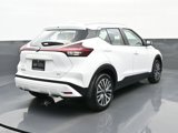 Used 2023 Nissan Kicks SV image 3