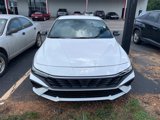 Used 2025 Hyundai Elantra Sport image 2