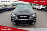 Used 2023 Chrysler Pacifica Touring-L image 3