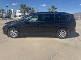 Used 2022 Chrysler Pacifica Touring-L image 2