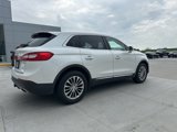 Used 2016 Lincoln MKX Select image 4