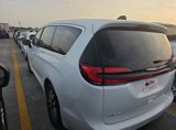 Used 2024 Chrysler Pacifica Select image 3