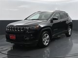 Used 2024 Jeep Compass Latitude image 3